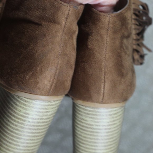 Soda Size 8 Boho Cognac Peep Toe Suede Ankle Booties with Fringe - Picture 6 of 8